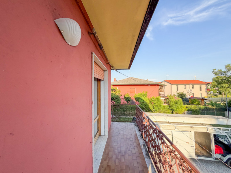 (Per INFO Vittorio 3517343301) Proponiamo in vendita una casa singola situata nel cuore di Trebas...