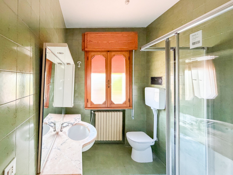 (Per INFO Vittorio 3517343301) Proponiamo in vendita una casa singola situata nel cuore di Trebas...