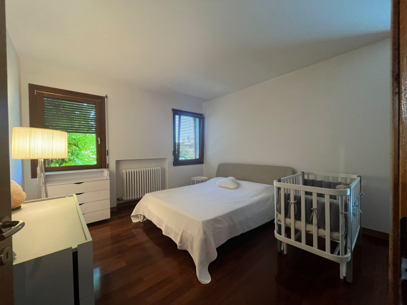 L'appartamento sarà disponibile dal 1 Ottobre 2026, situato in Strada Padana verso Verona, al pri...