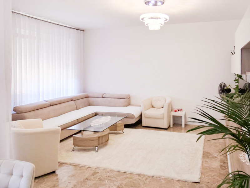 (Per INFO Vittorio 3517343301) Proponiamo in vendita un appartamento spazioso e luminoso inserito...