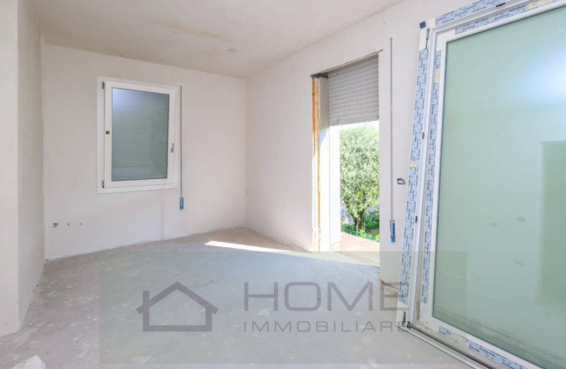 Scopri questa straordinaria opportunità di acquistare una casa singola situata nel cuore di Vigod...
