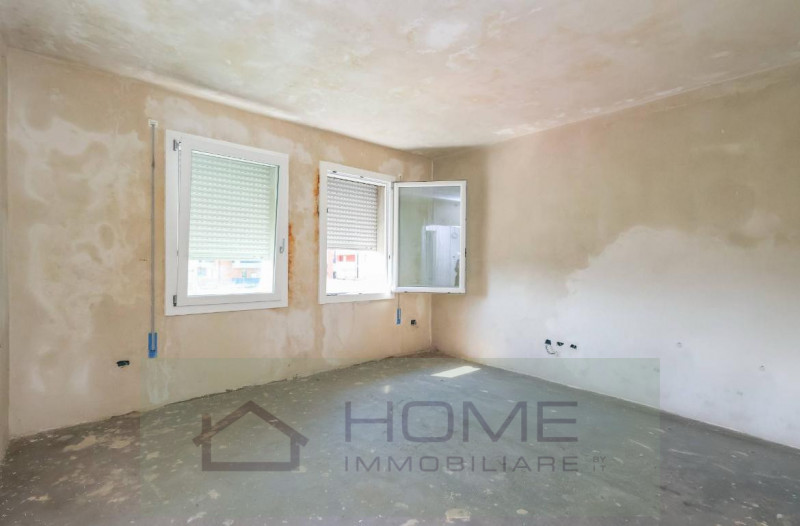 Scopri questa straordinaria opportunità di acquistare una casa singola situata nel cuore di Vigod...