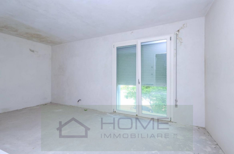 Scopri questa straordinaria opportunità di acquistare una casa singola situata nel cuore di Vigod...