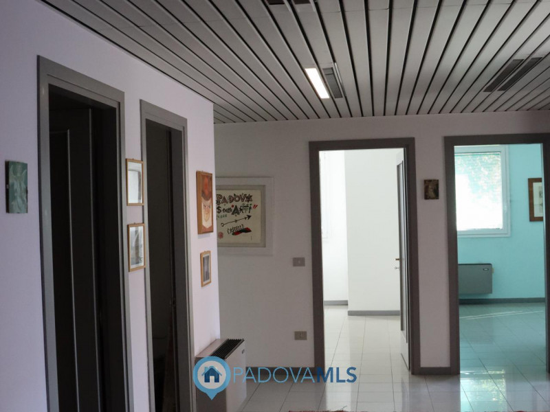 Immobile in esclusiva al Gruppo Padova MLS
In elegante palazzo direzionale di rappresentanza, pro...