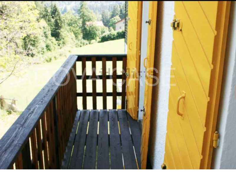 Scopri la tua oasi di tranquillità nella splendida villa situata a mezzaselva di Folgaria, un ver...