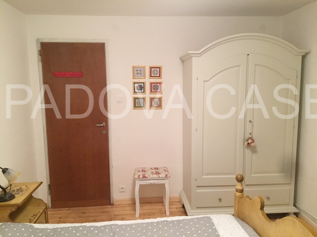 Scopri la tua oasi di tranquillità nella splendida villa situata a mezzaselva di Folgaria, un ver...
