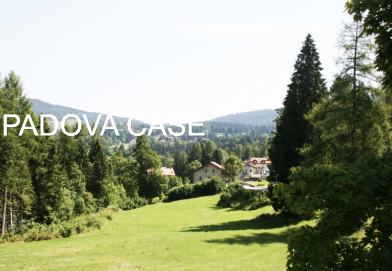 Scopri la tua oasi di tranquillità nella splendida villa situata a mezzaselva di Folgaria, un ver...
