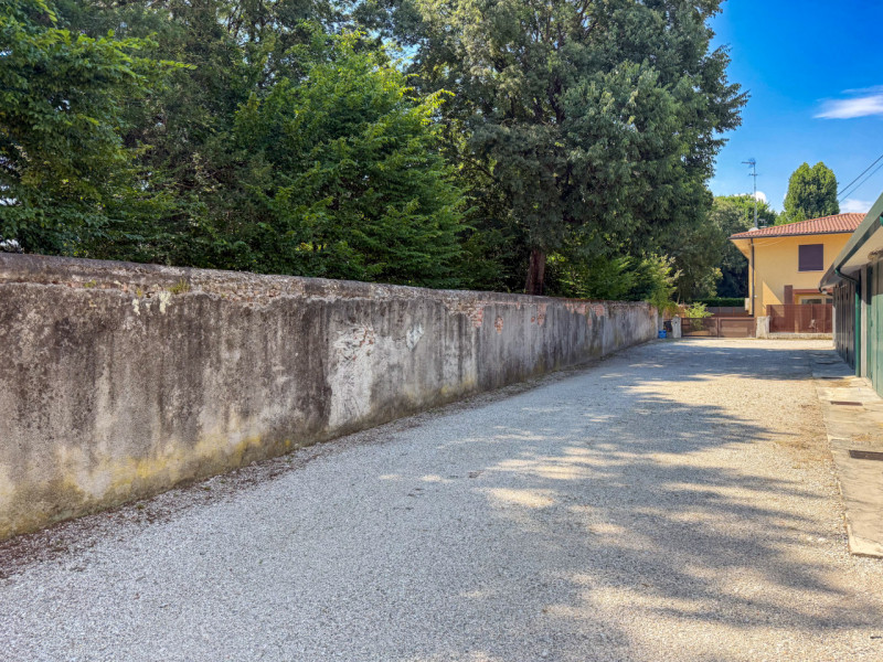 (Per INFO Vittorio 3517343301) Appartamento trilocale di circa 95 mq situato in Borgo Treviso a C...