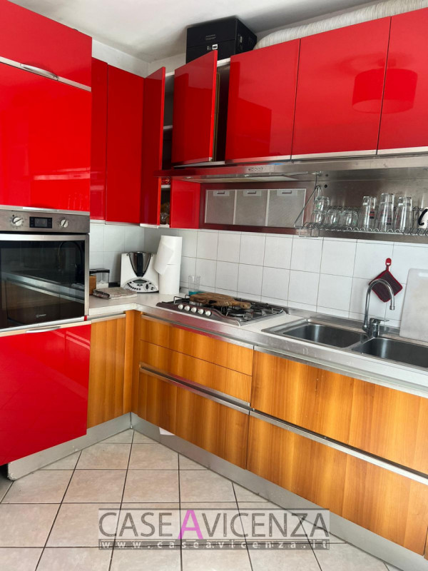 NANTO - - C.E.D - AVAILABLE FROM AUGUST 30, 2026 - We offer a rare three-story end-of-terrace hou...