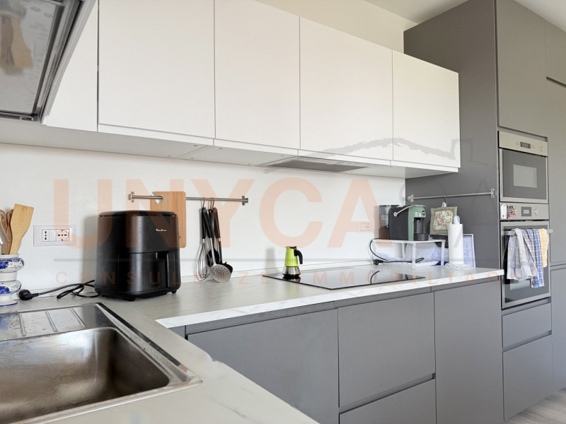 SELVAZZANO - Caselle: splendido appartamento situato in quartiere residenziale. L’immobile si tro...