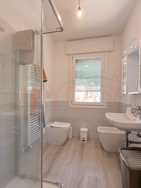 SELVAZZANO - Caselle: splendido appartamento situato in quartiere residenziale. L’immobile si tro...
