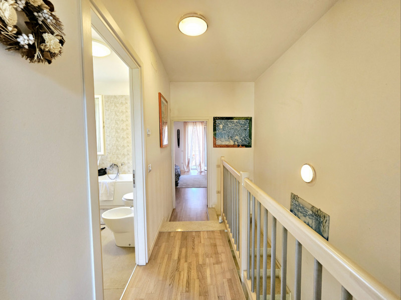 In un bel quartiere residenziale a Bovolenta, proponiamo in vendita una splendida porzione di cas...