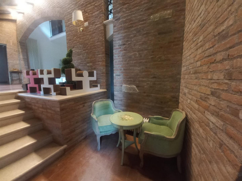 VICENZA - MONTE BERICO: PRESTIGIOSA VILLA DI MQ.350 ARREDATA CON PARCO. CANONE  EURO 3.200 MENSIL...
