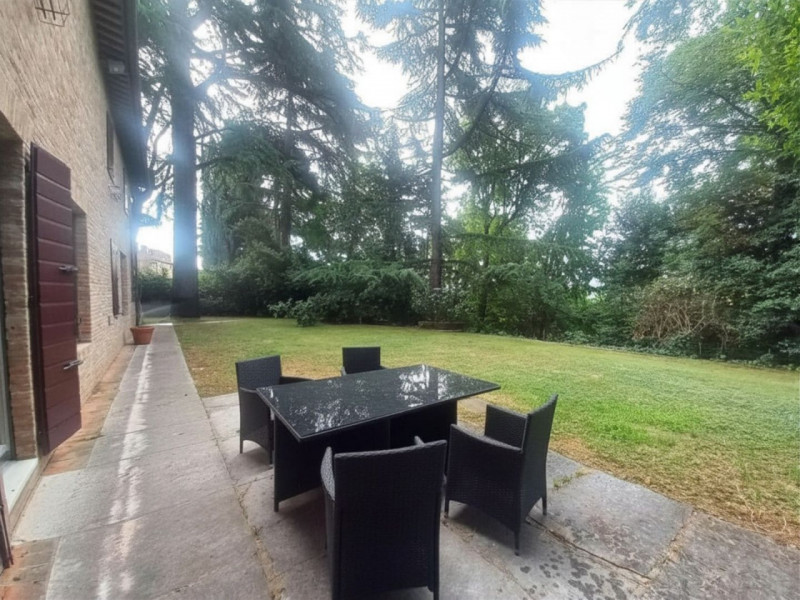 VICENZA - MONTE BERICO: PRESTIGIOSA VILLA DI MQ.350 ARREDATA CON PARCO. CANONE  EURO 3.200 MENSIL...