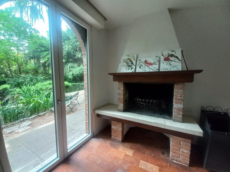 VICENZA - MONTE BERICO: PRESTIGIOSA VILLA DI MQ.350 ARREDATA CON PARCO. CANONE  EURO 3.200 MENSIL...