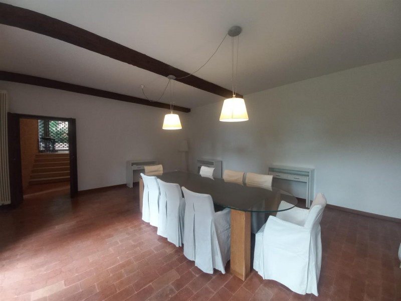 VICENZA - MONTE BERICO: PRESTIGIOSA VILLA DI MQ.350 ARREDATA CON PARCO. CANONE  EURO 3.200 MENSIL...