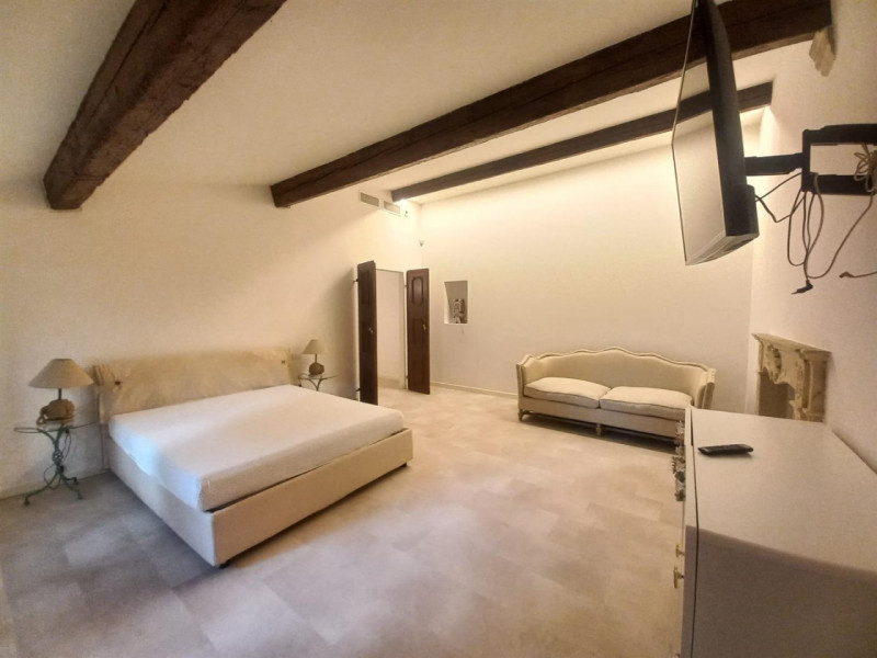 VICENZA - MONTE BERICO: PRESTIGIOSA VILLA DI MQ.350 ARREDATA CON PARCO. CANONE  EURO 3.200 MENSIL...