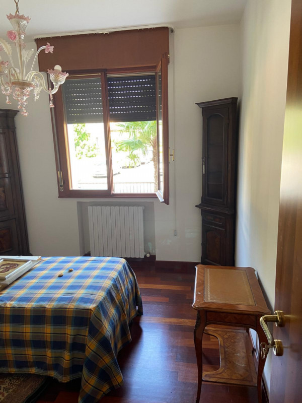 PONTEVIGODARZERE Classe D, EP,gl nren 136 KWh mq/anno
Quartiere residenziale interno molto tranqu...