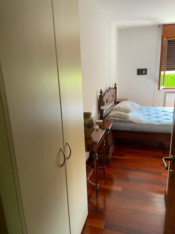 PONTEVIGODARZERE Classe D, EP,gl nren 136 KWh mq/anno
Quartiere residenziale interno molto tranqu...