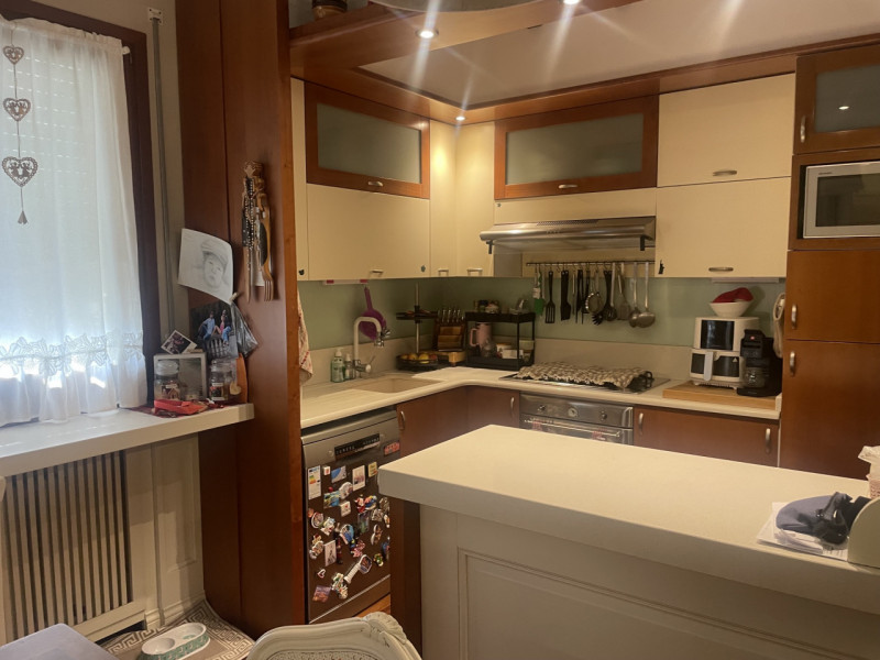 In zona centrale e comoda a tutti i servizi, in palazzina di recente costruzione, proponiamo appa...