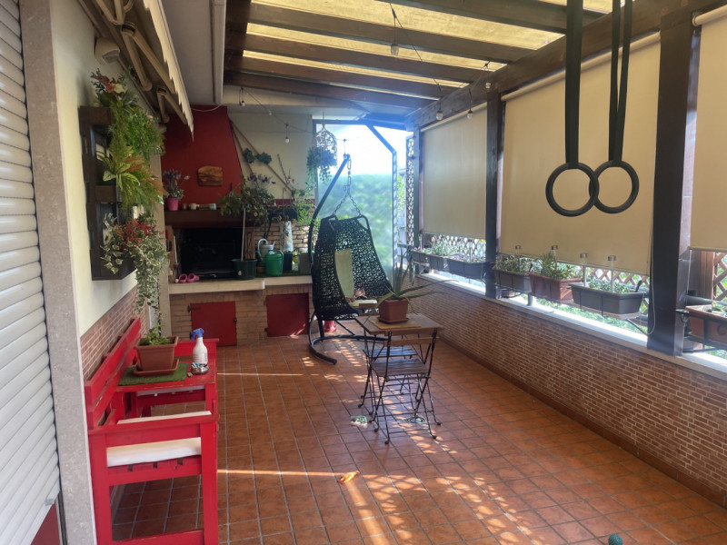 In zona centrale e comoda a tutti i servizi, in palazzina di recente costruzione, proponiamo appa...