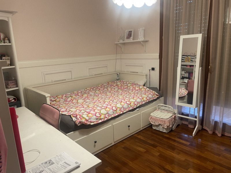 In zona centrale e comoda a tutti i servizi, in palazzina di recente costruzione, proponiamo appa...