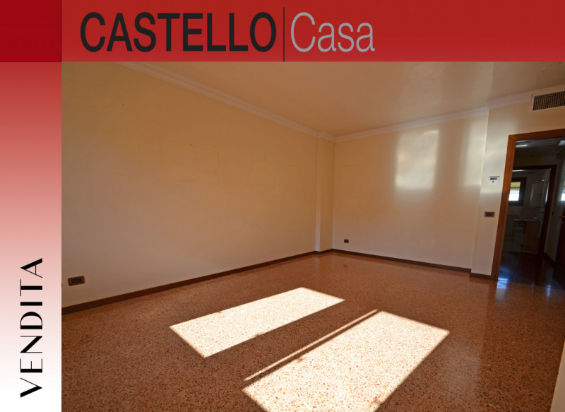 Nel cuore di Castelfranco Veneto, a soli 200 metri da Piazza Giorgione, proponiamo in vendita uno...