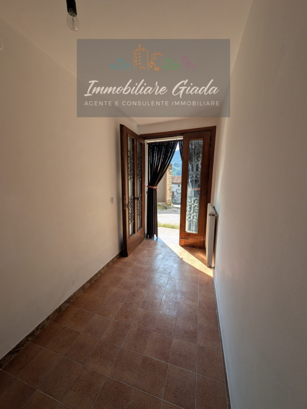 Vendiamo in esclusiva una graziosa porzione di casa completamente ristrutturata a metà degli anni...