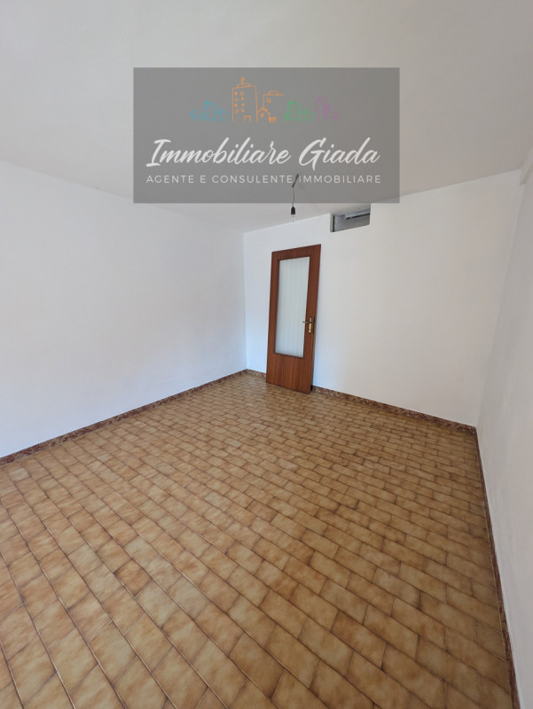 Vendiamo in esclusiva una graziosa porzione di casa completamente ristrutturata a metà degli anni...