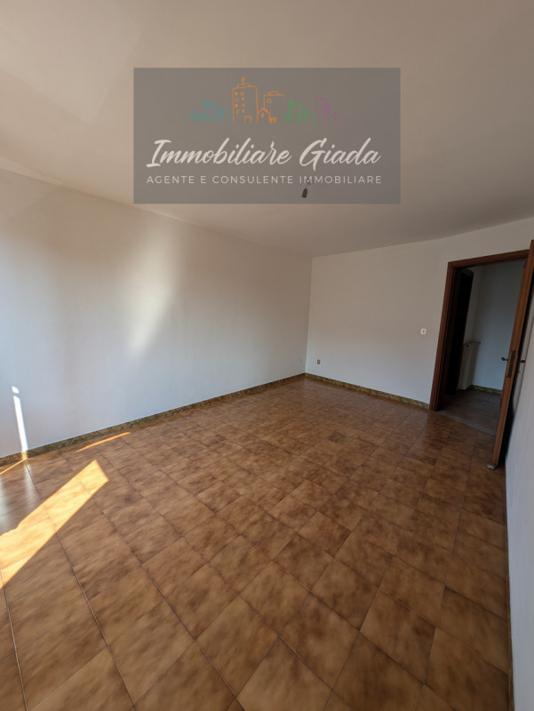 Vendiamo in esclusiva una graziosa porzione di casa completamente ristrutturata a metà degli anni...