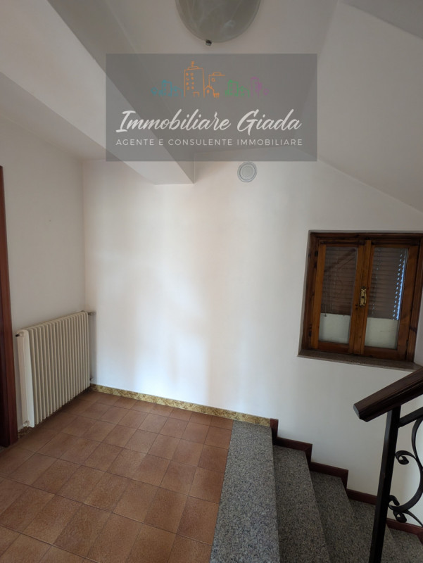 Vendiamo in esclusiva una graziosa porzione di casa completamente ristrutturata a metà degli anni...