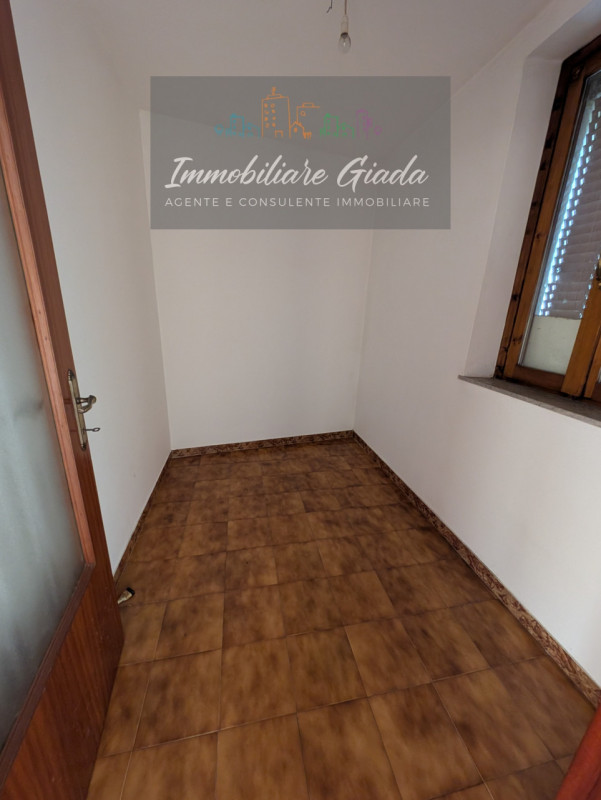 Vendiamo in esclusiva una graziosa porzione di casa completamente ristrutturata a metà degli anni...