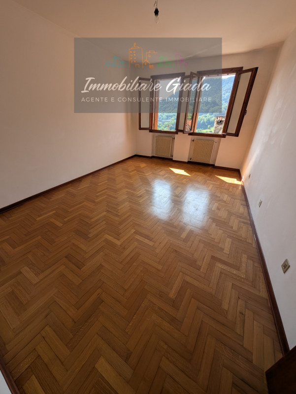 Vendiamo in esclusiva una graziosa porzione di casa completamente ristrutturata a metà degli anni...