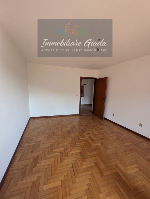 Vendiamo in esclusiva una graziosa porzione di casa completamente ristrutturata a metà degli anni...