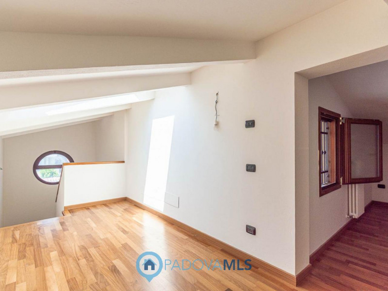 Immobile in esclusiva al Gruppo Padova MLS
ALBIGNASEGO (PD) - Nella tranquilla zona di San Giacom...