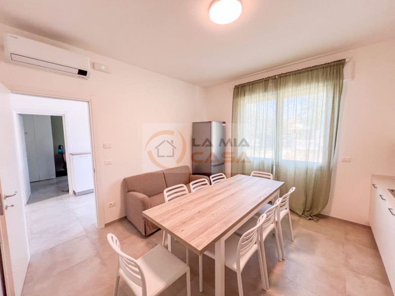 EGNARO: Cerchi la combinazione perfetta tra studio, comfort e indipendenza?
Questa splendida vill...