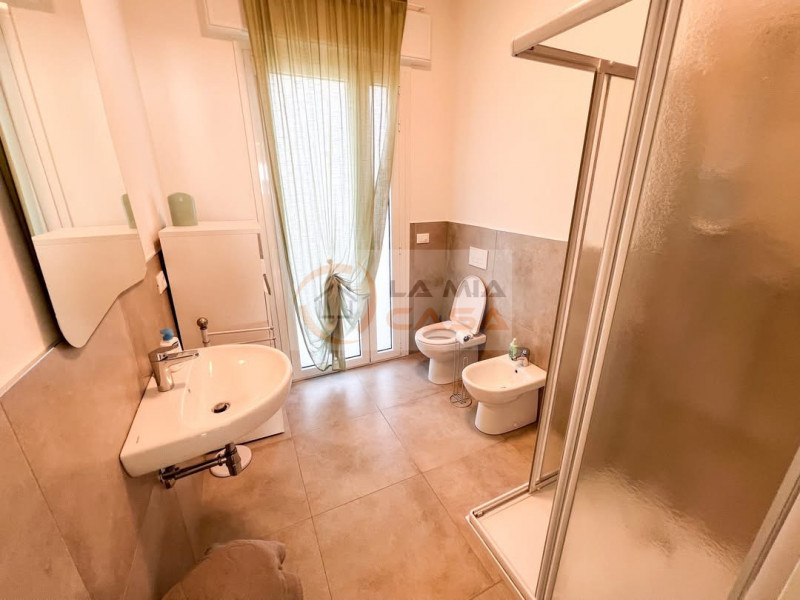 EGNARO: Cerchi la combinazione perfetta tra studio, comfort e indipendenza?
Questa splendida vill...