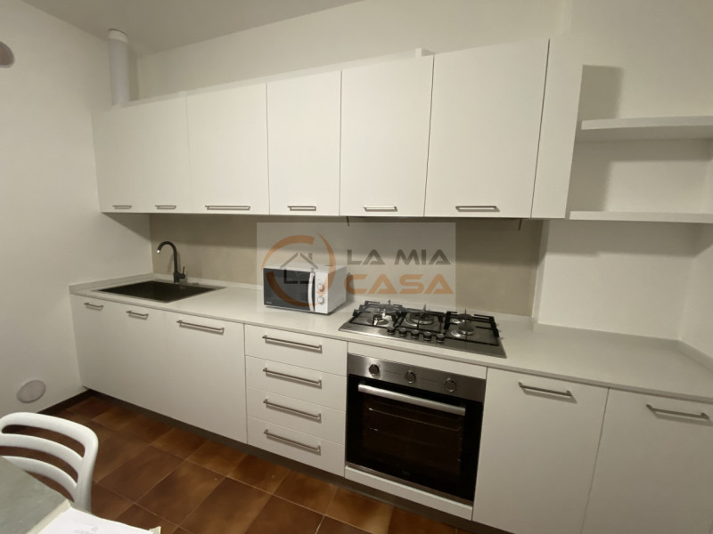 LEGNARO - Cerchi una soluzione moderna e accogliente? Questa villetta a schiera, totalmente ristr...