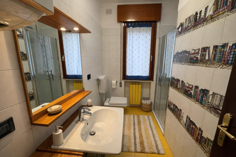 SAN CARLO, in posizione tranquilla e comoda ai servizi. Disponibili stanze per studenti o lavorat...