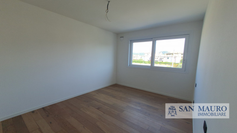 VICENZA - Località OLMO DI CREAZZO: NUOVO bicamere e biservizi  con solarium, garage, posto auto ...