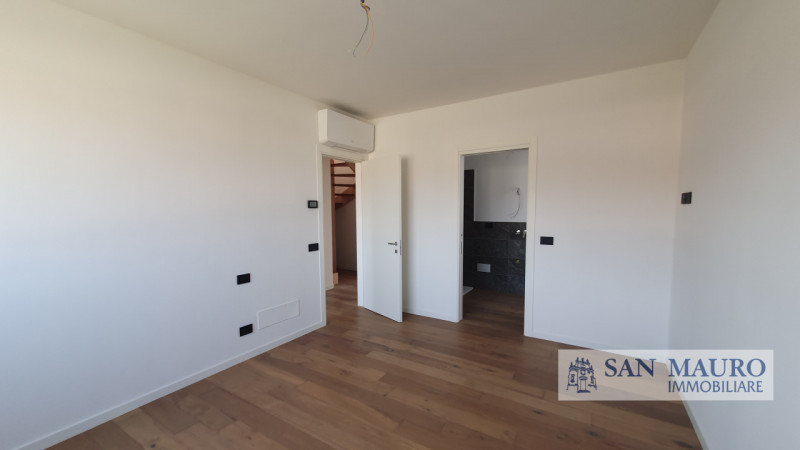 VICENZA - Località OLMO DI CREAZZO: NUOVO bicamere e biservizi  con solarium, garage, posto auto ...