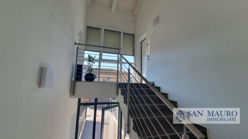 VICENZA - Località OLMO DI CREAZZO: NUOVO bicamere e biservizi  con solarium, garage, posto auto ...
