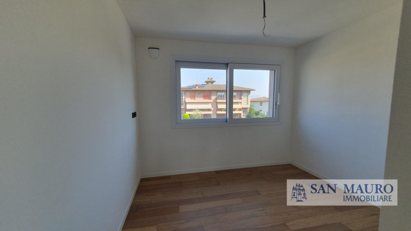 VICENZA - Località OLMO DI CREAZZO: NUOVO bicamere e biservizi  con solarium, garage, posto auto ...