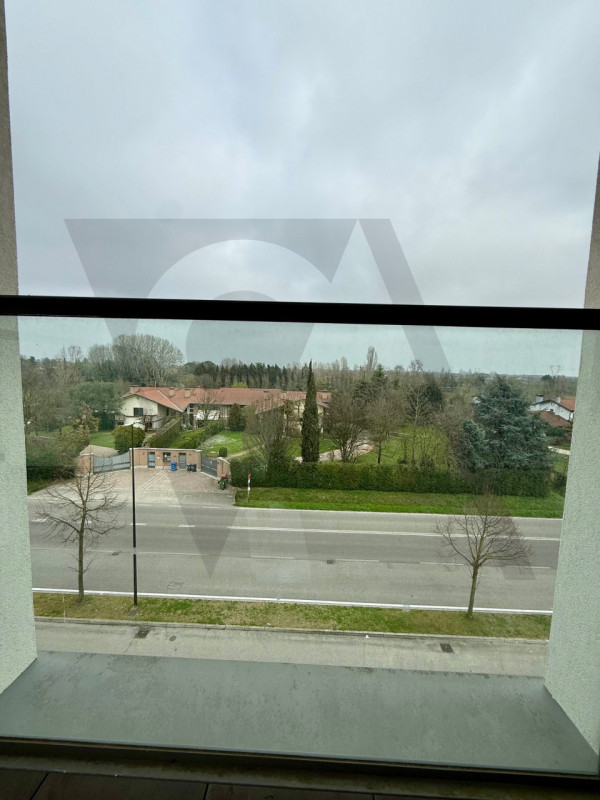 Zona industriale di Roncajette – Si propone in affitto ufficio sito al 3° nonché ultimo piano, do...