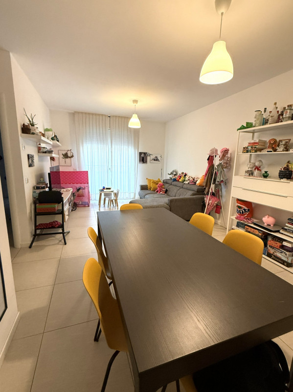 In quartiere residenziale tranquillo e comodissimo a tutti i servizi e all'ingresso di tangenzial...