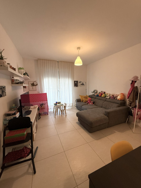 In quartiere residenziale tranquillo e comodissimo a tutti i servizi e all'ingresso di tangenzial...
