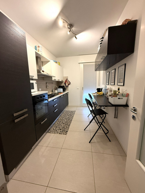 In quartiere residenziale tranquillo e comodissimo a tutti i servizi e all'ingresso di tangenzial...