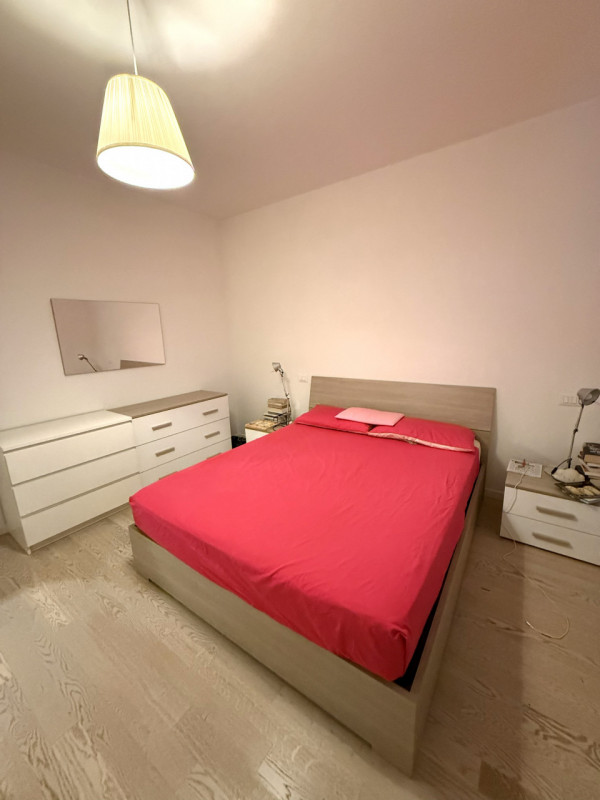 In quartiere residenziale tranquillo e comodissimo a tutti i servizi e all'ingresso di tangenzial...
