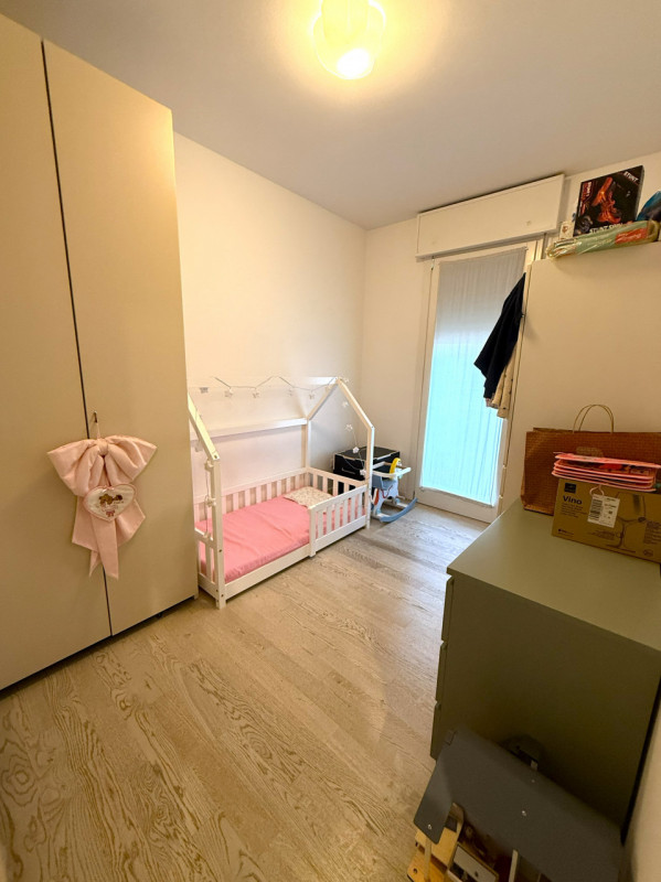 In quartiere residenziale tranquillo e comodissimo a tutti i servizi e all'ingresso di tangenzial...