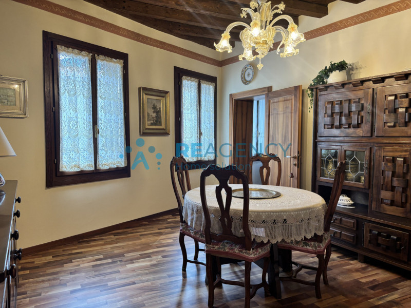 VALDAGNO, a un passo dal centro storico

SIETE ALLA RICERCA DI UNA CASA INDIPENDENTE PRONTA PER E...